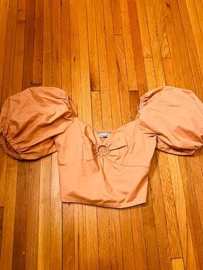 Abercrombie & Fitch Peach Puff-Sleeve Crop Top with Front Ring